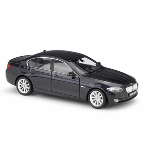 Display Base 1:24 BMW 535i Alloy Model Car